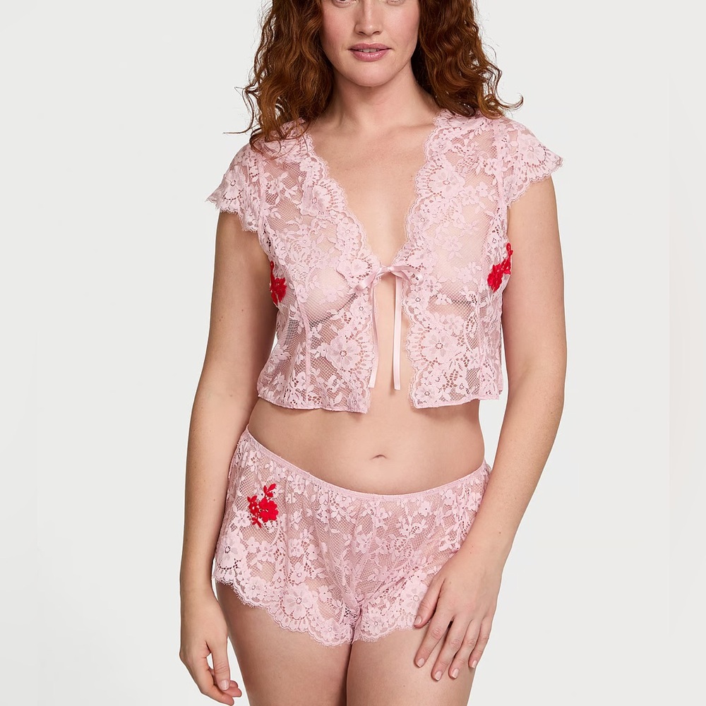 NWT VICTORIA'S SECRET
Dare to Dream Lace Flyaway Cami Set
